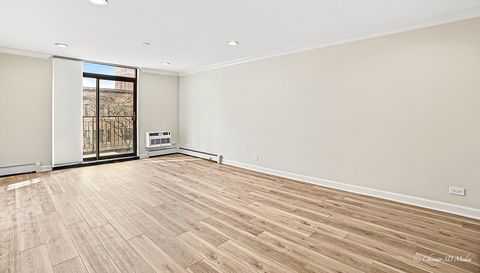 3900 N Pine Grove Avenue