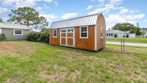 1399 Helliwell St NW