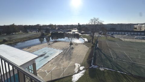 18 E Old Willow Road