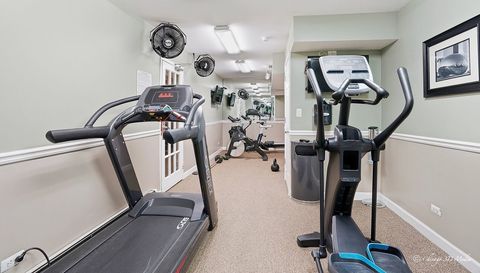 3900 N Pine Grove Avenue