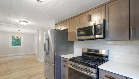 2454 221st Avenue NE