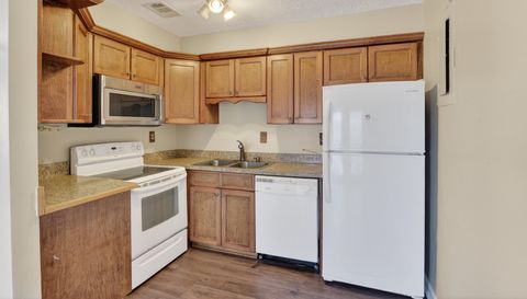 1464 A NE PINE LOG RD