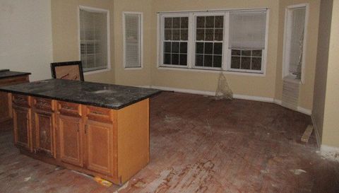 7608 - 10 S Phillips Avenue