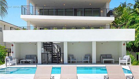 1930 Bay Dr Second Level Un