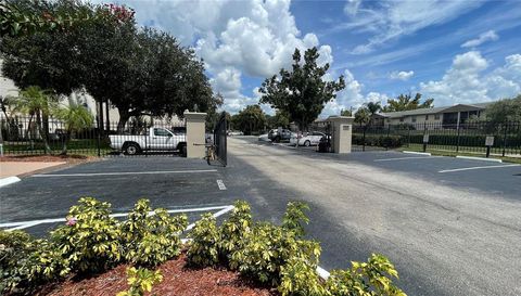 1940 Lake Atriums Cir