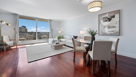 5855 N SHERIDAN Road