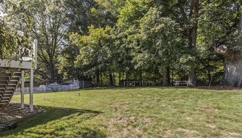 272 Canterbury Dr