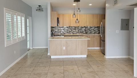 6905 Bay Dr