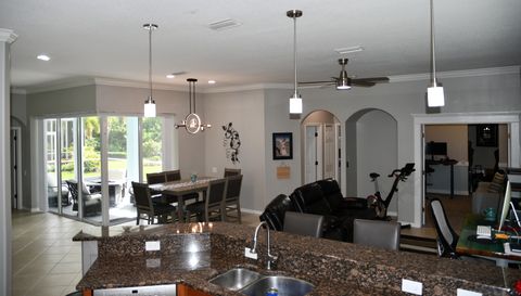 1884 Coconut Palm Cir