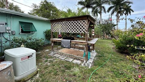 3847 Edgewood