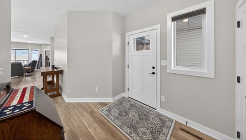 698 Shardlow Place NE