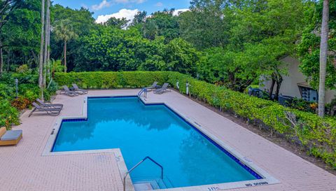 5520 Coach House Cir