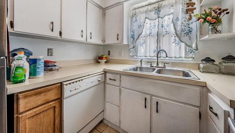 7210 N MANHATTAN AVENUE