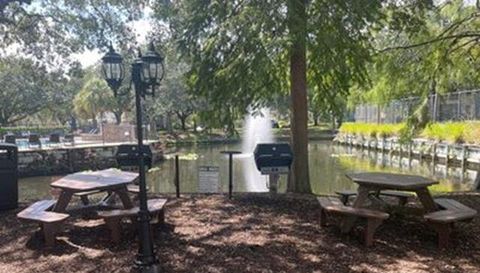 13700 Richmond Park Dr N