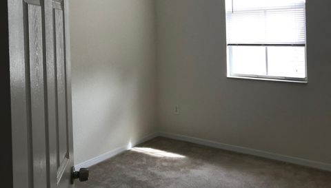 141 E Thatch Palm Cir