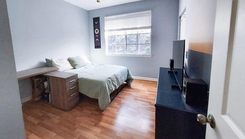 2204 Myrtlewood Cir E