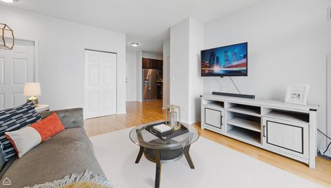 1134 W Granville Avenue