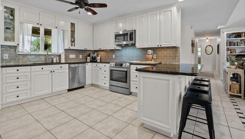 1910 Circleview Dr