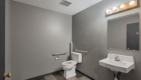 214 N Chestnut Street