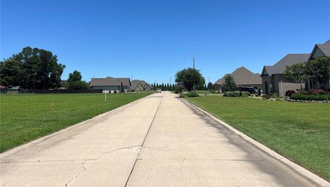 14 Laurelwood Drive