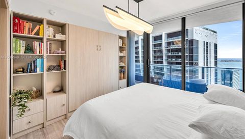 1000 Brickell Plz