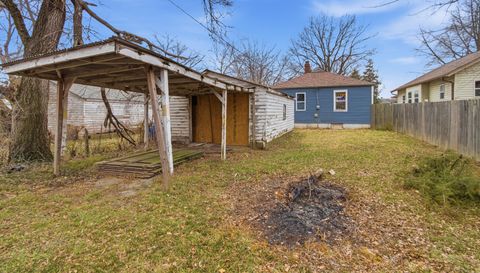 1223 N Centennial St