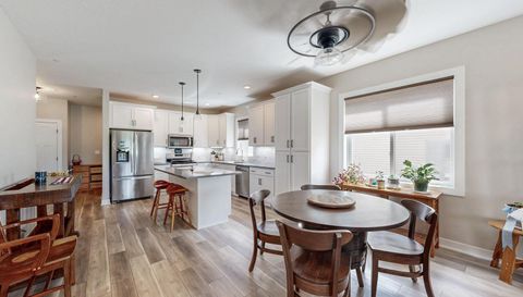 698 Shardlow Place NE