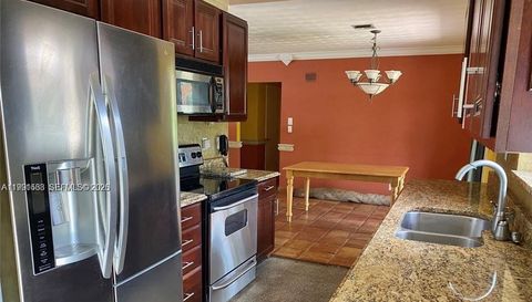 516 Ne 28th Dr
