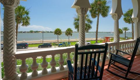 174 Avenida Menendez