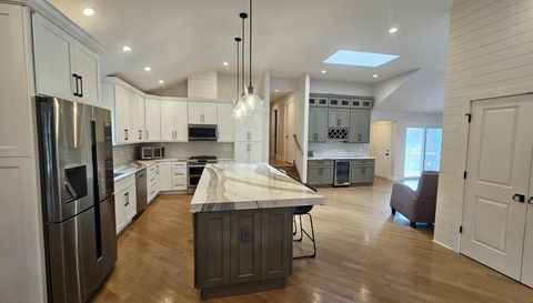 12817 S Surrey Ct