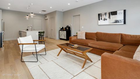 1335 N Western Avenue