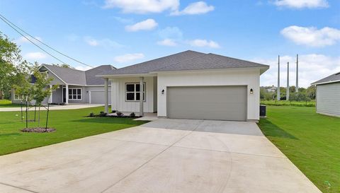 1255 Pecan Valley DR