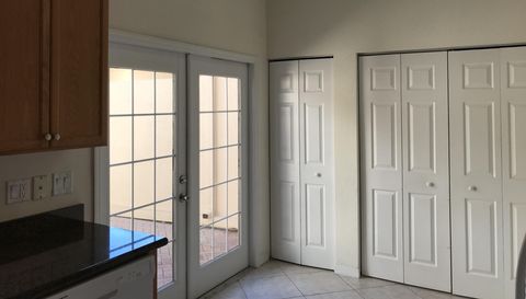 141 E Thatch Palm Cir