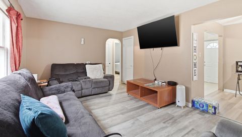 1223 N Centennial St