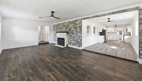 8301 Riverside Dr NE