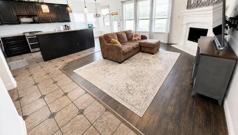 1131 Charleston Ln