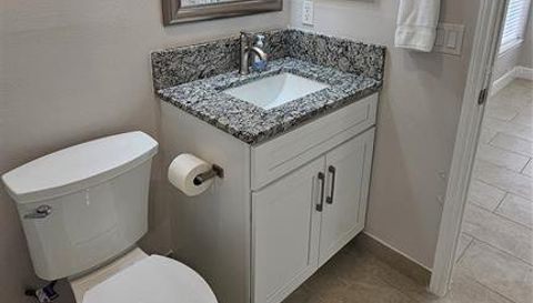 2504 GRASSY POINT DRIVE