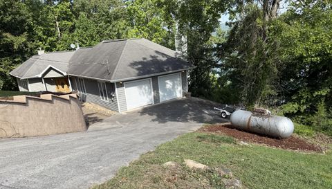1395 Lakeview Dr