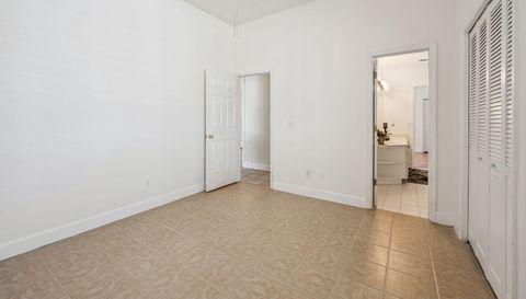 8072 Canyon Lake Cir