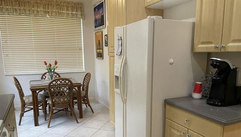 6037 Rossmoor Lakes Court