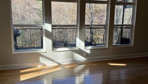 209 Falcon Crest Way