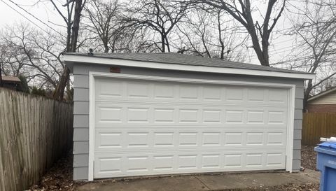 8312 S KENWOOD Avenue