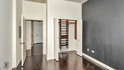 845 N KINGSBURY Street