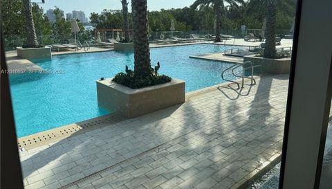 16385 Biscayne Blvd
