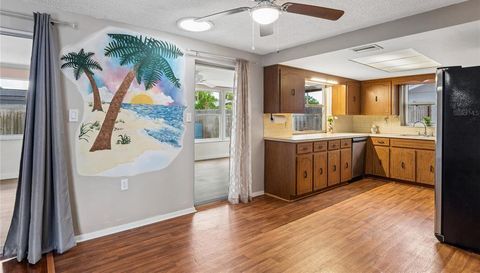 7234 LINCOLN PARK LN