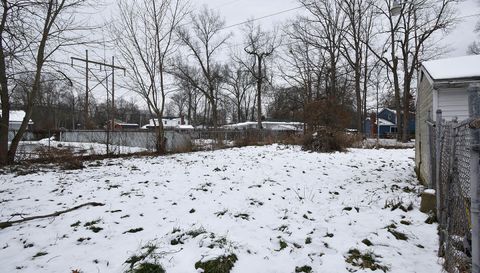 2426 Montgomery Ave NW