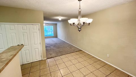 5752 Giddyup Ln