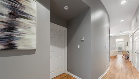 1617 N Oakley Avenue