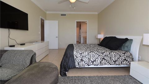 707 Crandon Blvd