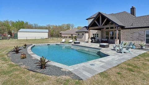 5812 W Sky Hawk Trail